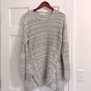 JOHN & JENN black& white sweater size Medium
